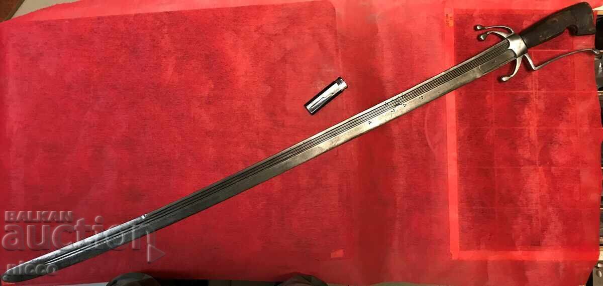 Nimfă uriașă, sabie, iatagan