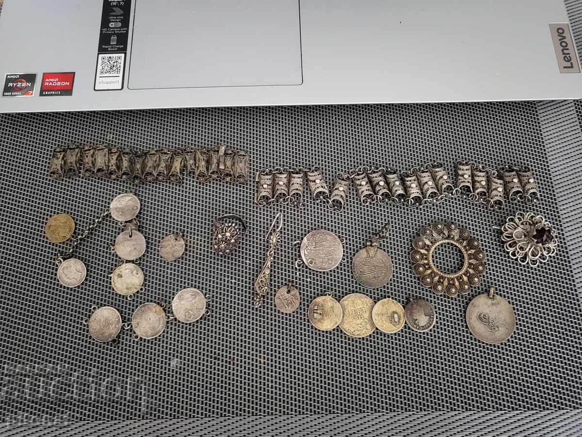 Λοτ εθνογραφίας με ασημένια κοσμήματα Λοτ εθνογραφίας με ασημένια κοσμήματα