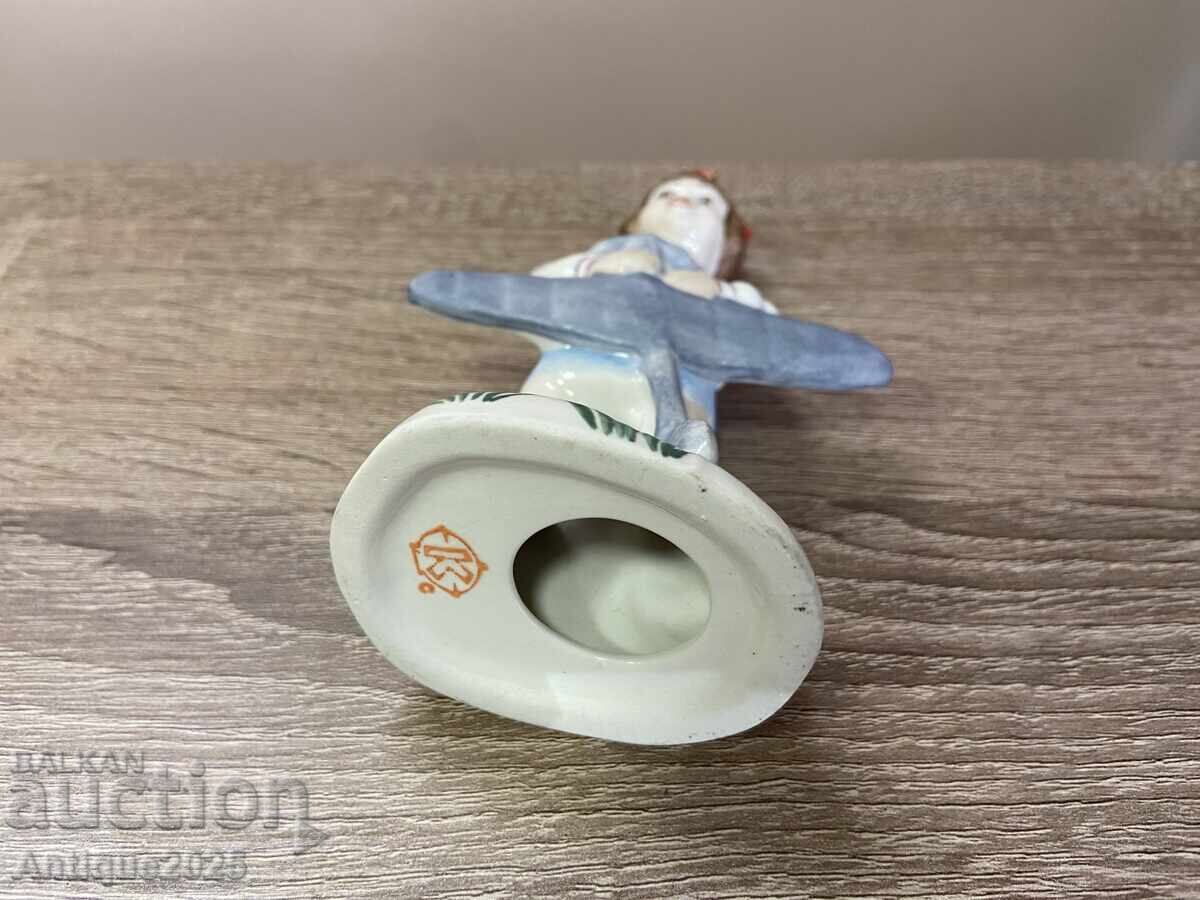 Licitație Statuetă de porțelan vintage „Fată cu avion”, URSS