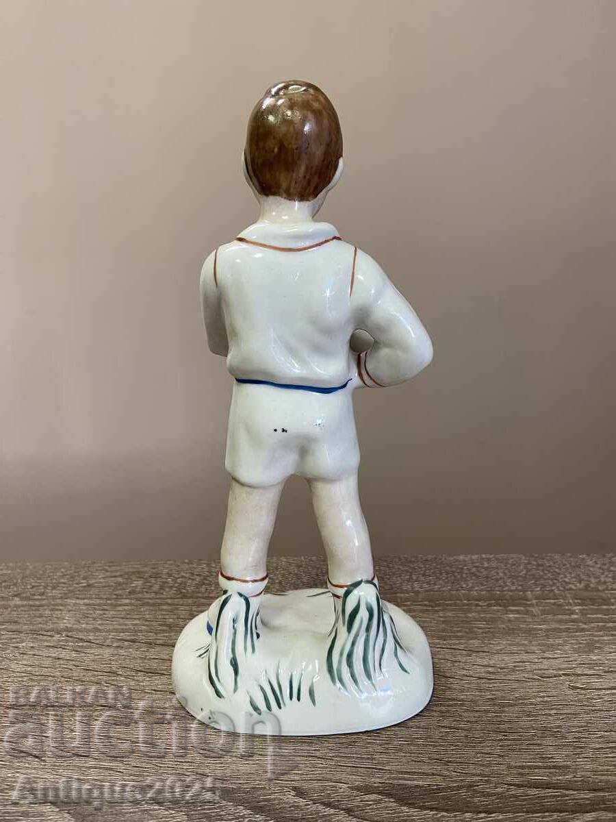 Αντίκα πορσελάνινο ειδώλιο "Αγόρι με αεροπλάνο", ΕΣΣΔ με τιμή € 60.00 | 117.35 BGN