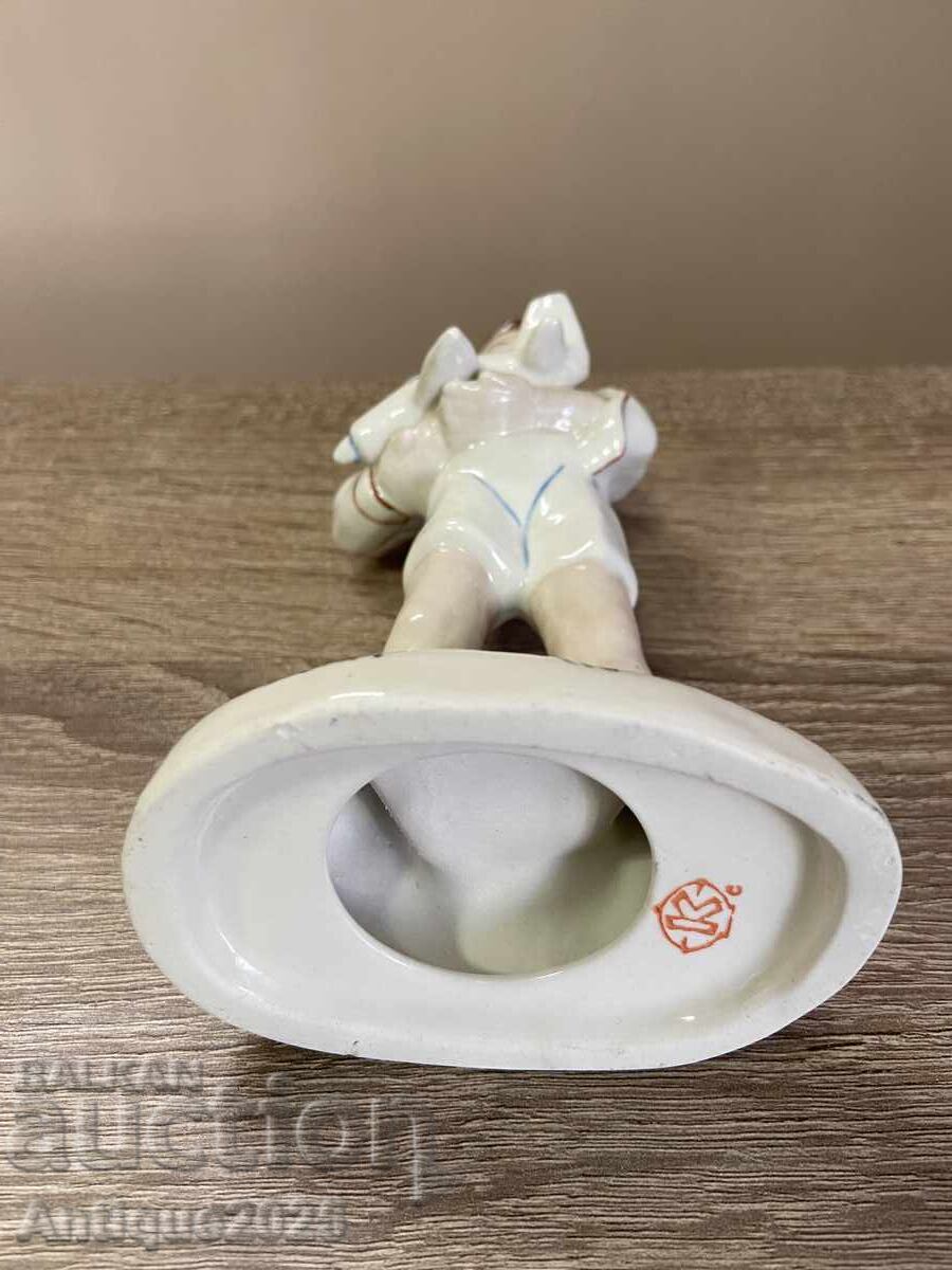 Δημοπρασία Αντίκα πορσελάνινο ειδώλιο "Αγόρι με αεροπλάνο", ΕΣΣΔ