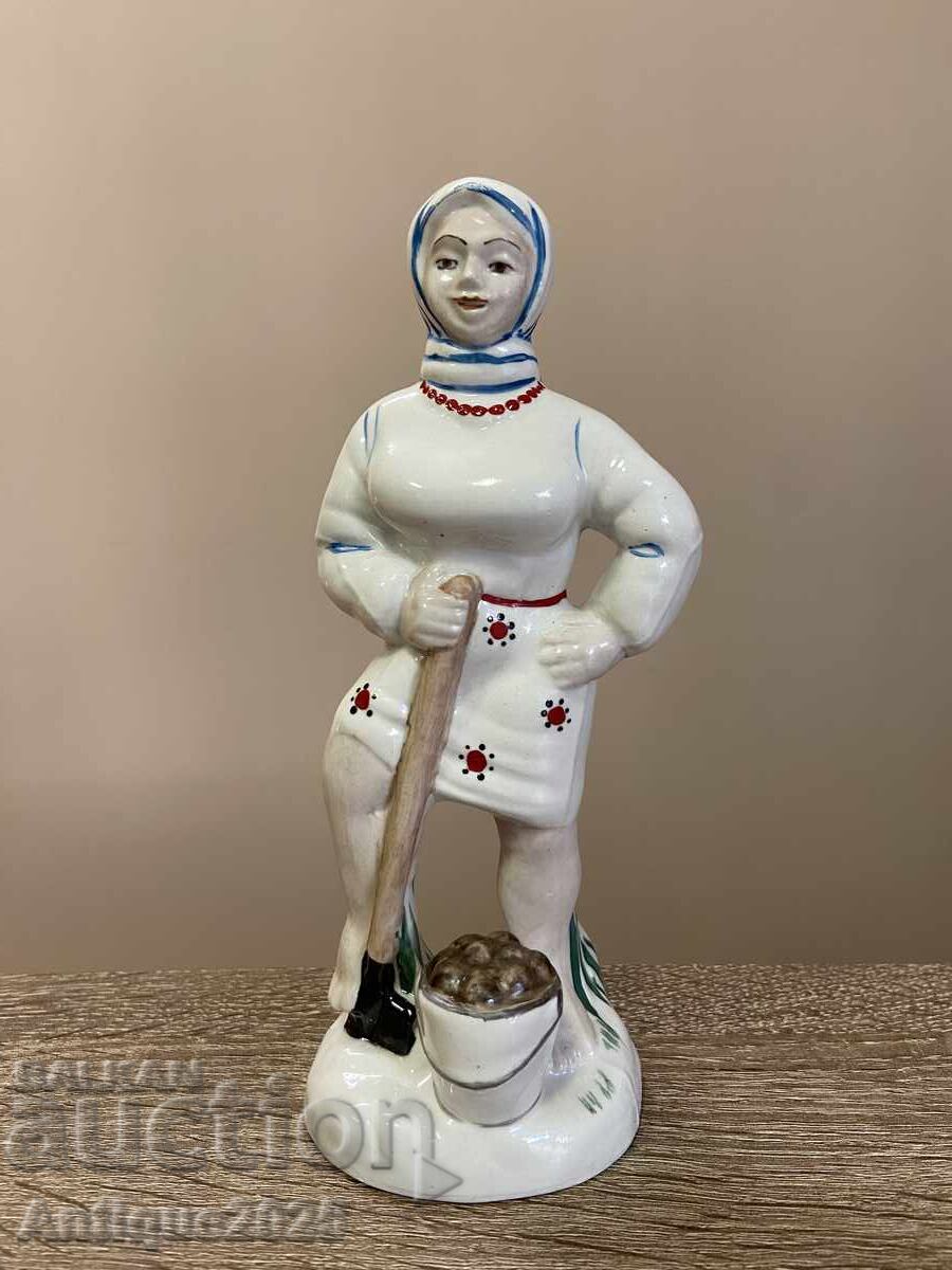 Αντίκα πορσελάνινο ειδώλιο "Κορίτσι με κουβά", ΕΣΣΔ Αντίκα πορσελάνινο ειδώλιο "Κορίτσι με κουβά", ΕΣΣΔ