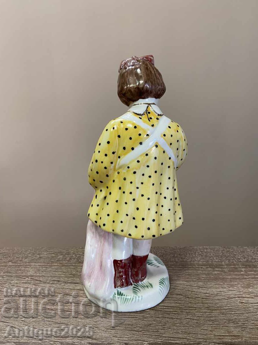 Statuetă de porțelan vintage „Fată cu flori”, URSS cu preț € 60.00 | 117.35 BGN