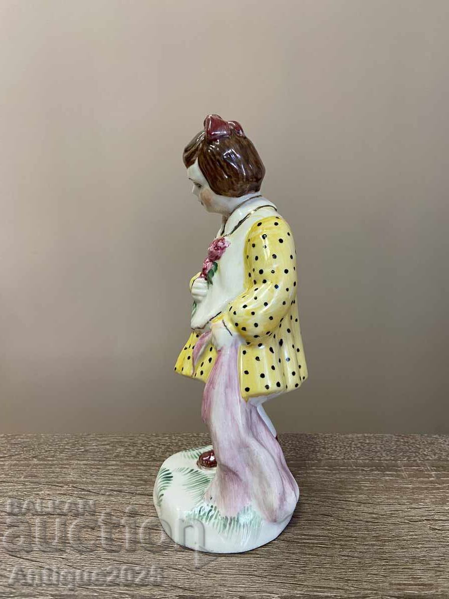 Licitație Statuetă de porțelan vintage „Fată cu flori”, URSS