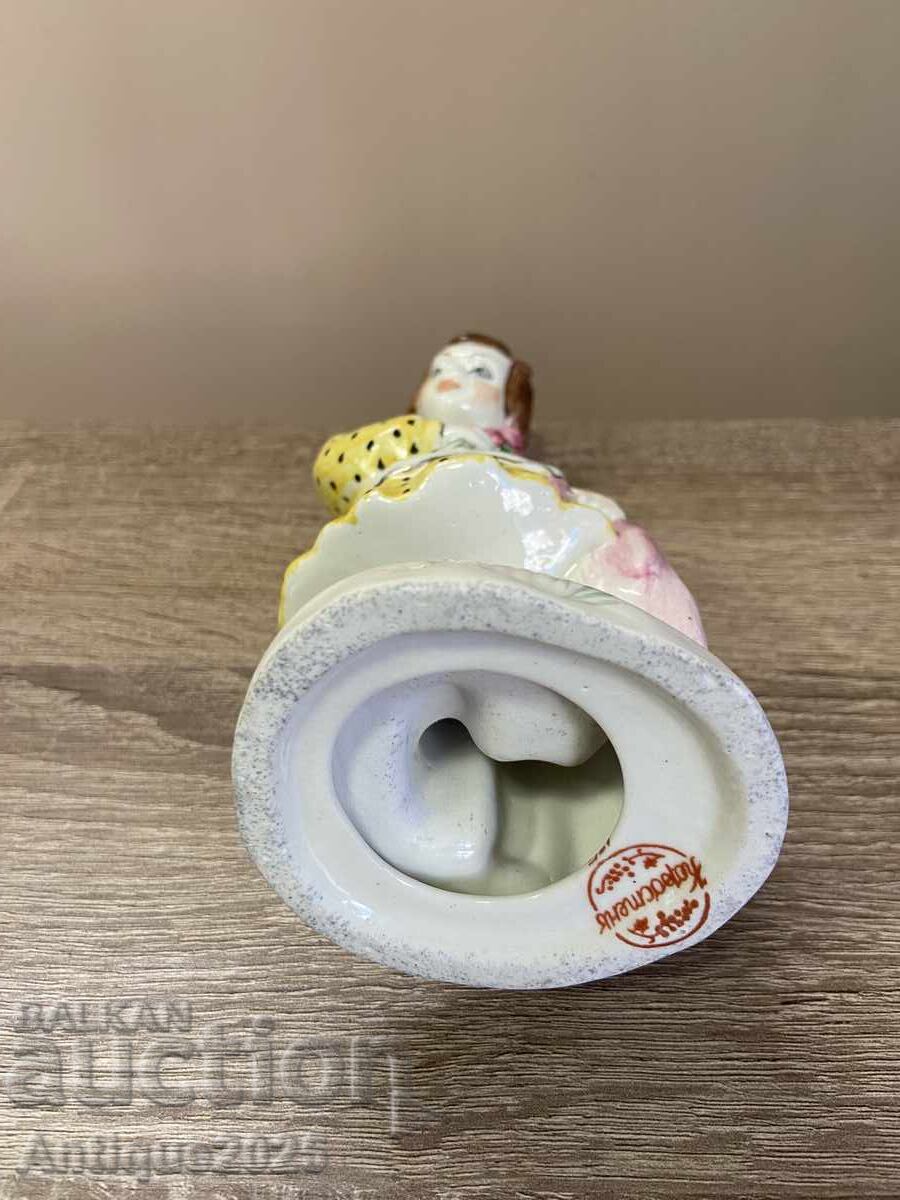 Livrarea Statuetă de porțelan vintage „Fată cu flori”, URSS
