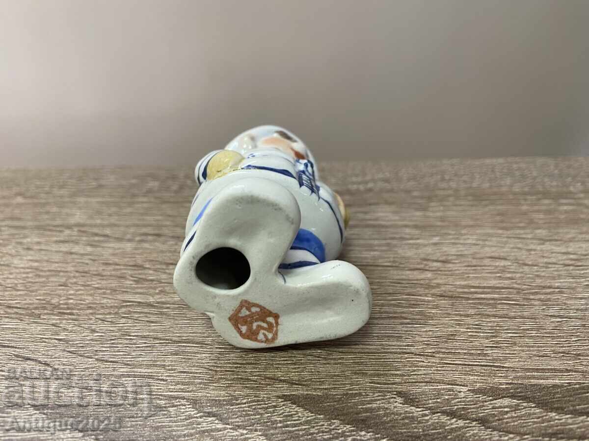 Licitație Statuetă din porțelan „Băiat de iarnă cu lopată” Licitație Statuetă din porțelan „Băiat de iarnă cu lopată”