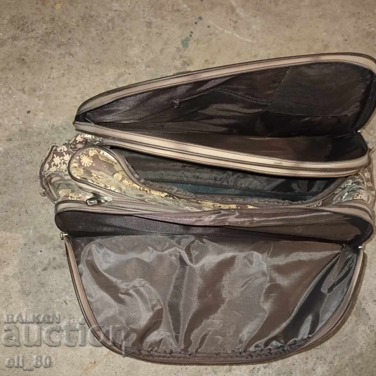 Delivery of Large duffel bag with three compartments