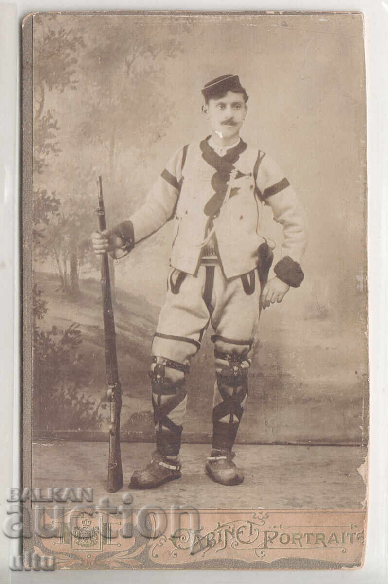 ΜΖΚ Μακεδονία, Μακεδονικός αντάρτης, χαρτόνι