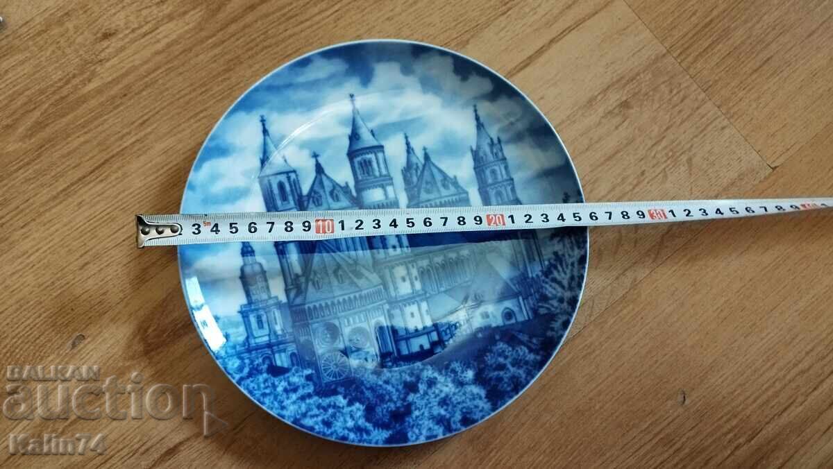 Frumoasa farfurie din portelan din Germania. cu preț € 12.50 | 24.45 BGN Frumoasa farfurie din portelan din Germania. cu preț € 12.50 | 24.45 BGN