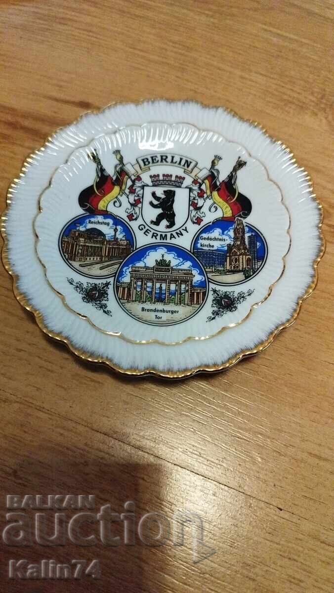 Красива чиния от Берлин-Германия.