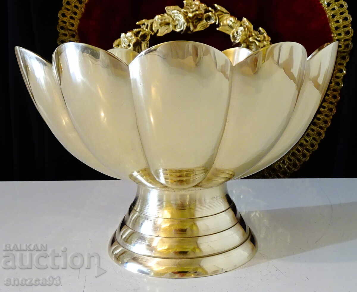 Υπέροχο μπρούτζινο φρουτιέρα σε βάση 1.1 κιλά με τιμή € 120.00 | 234.70 BGN Υπέροχο μπρούτζινο φρουτιέρα σε βάση 1.1 κιλά με τιμή € 120.00 | 234.70 BGN