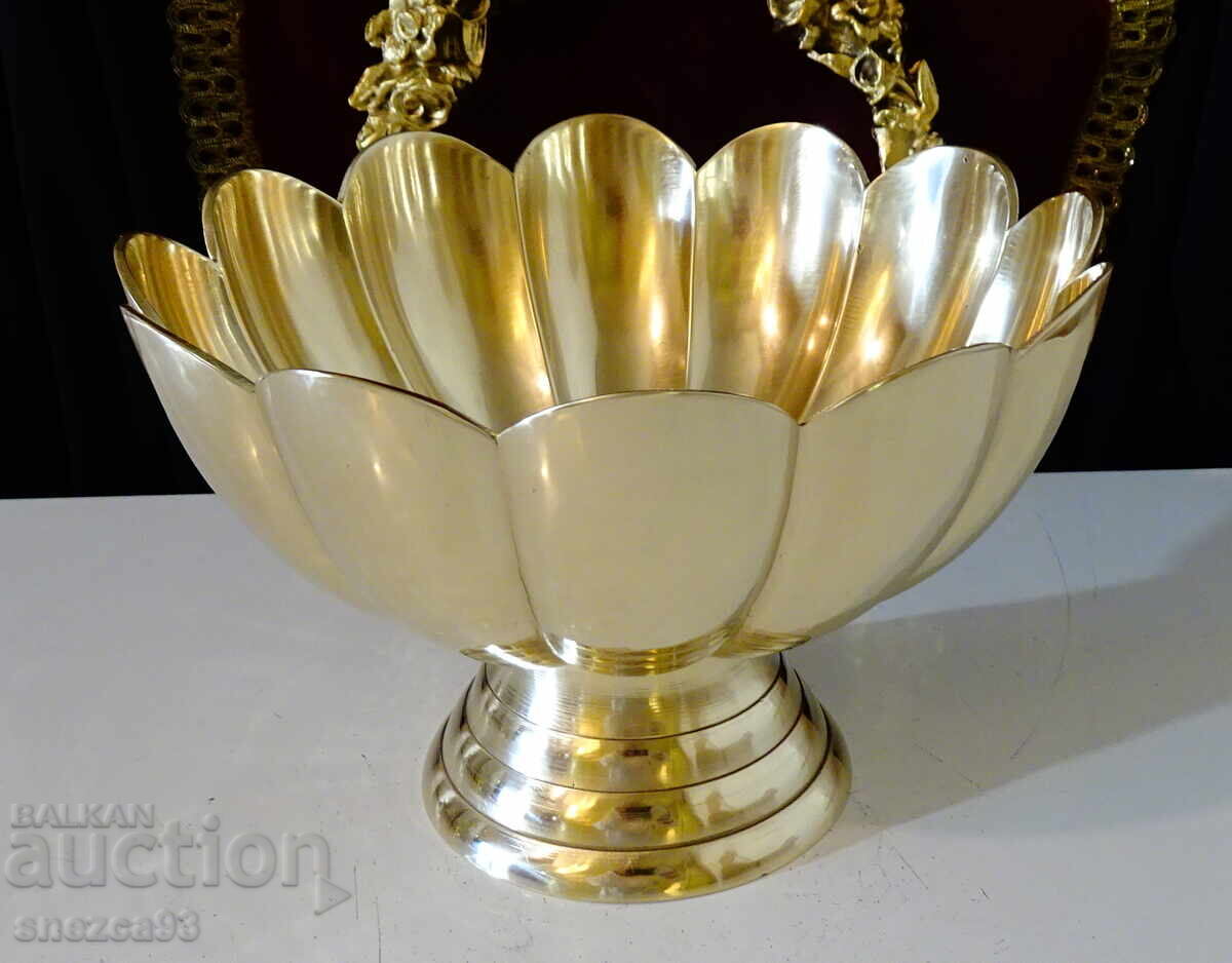 Υπέροχο μπρούτζινο φρουτιέρα σε βάση 1.1 κιλά Υπέροχο μπρούτζινο φρουτιέρα σε βάση 1.1 κιλά