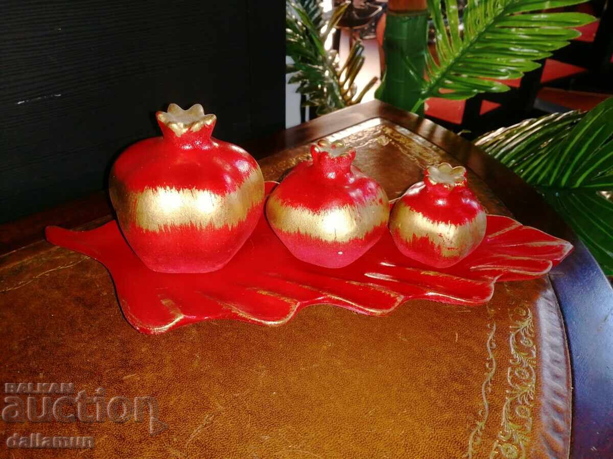 Trei rodii pe un platou cu preț € 16.00 | 31.29 BGN