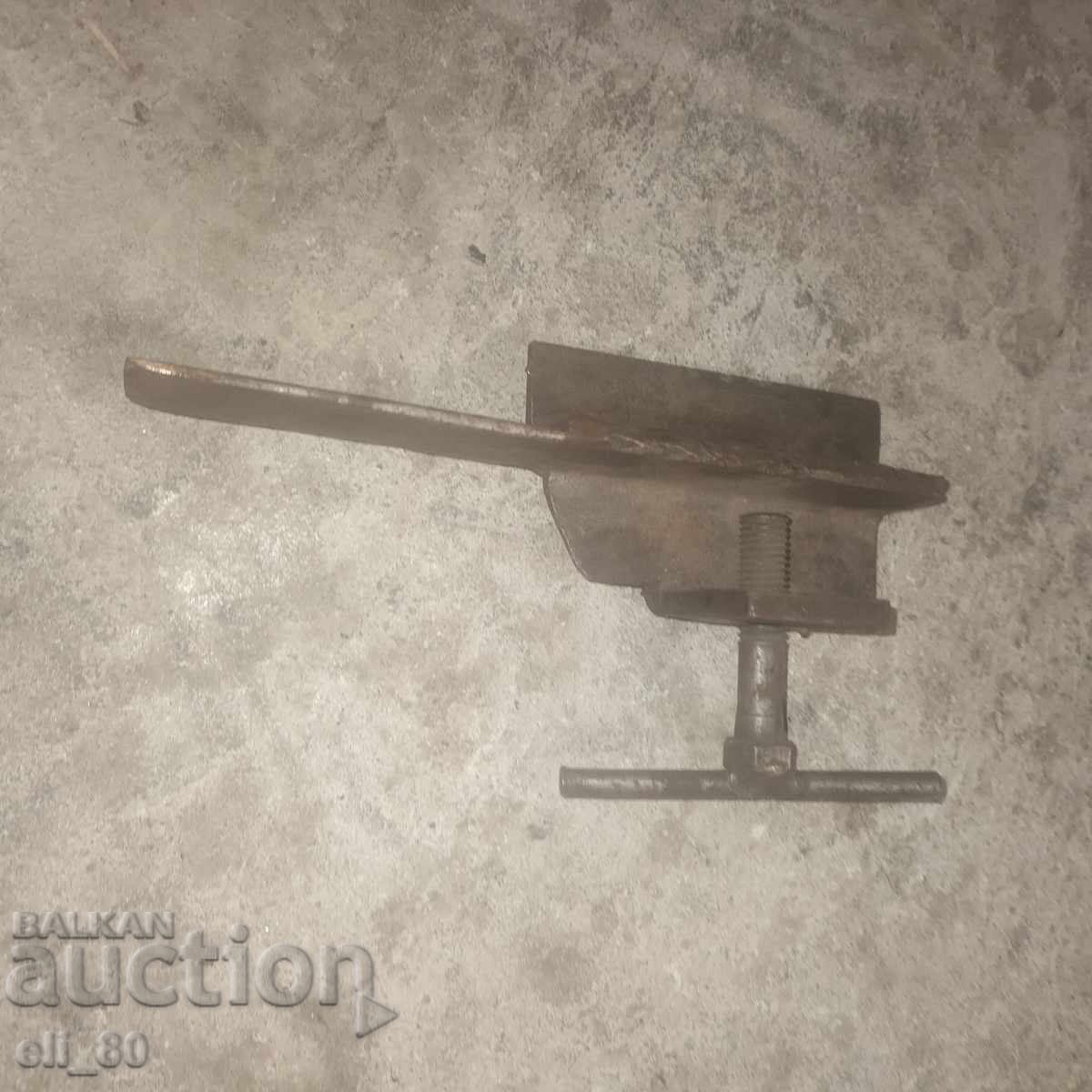 Licitație Aparat de ascuțit benzi pentru fierăstrău panglică