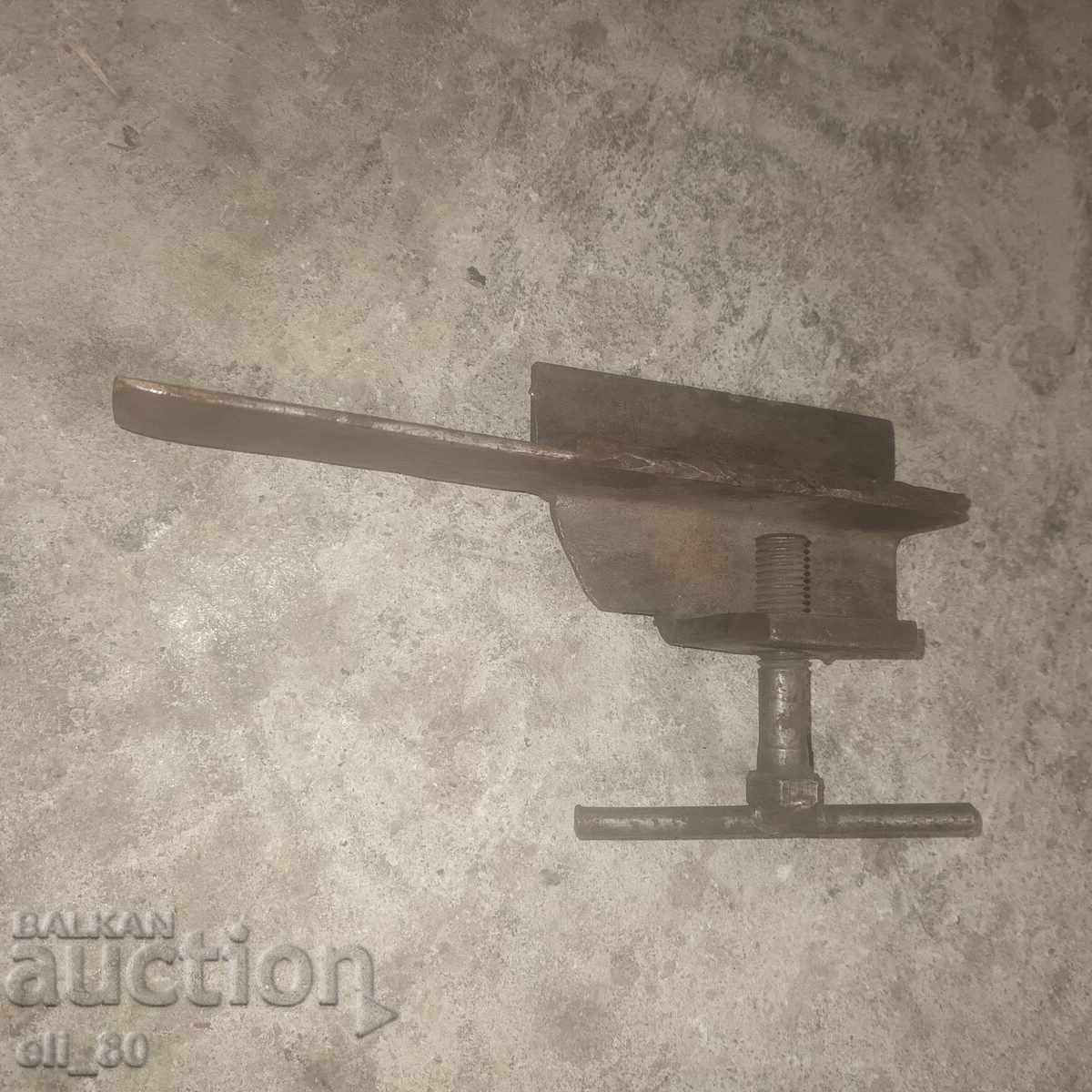 Aparat de ascuțit benzi pentru fierăstrău panglică