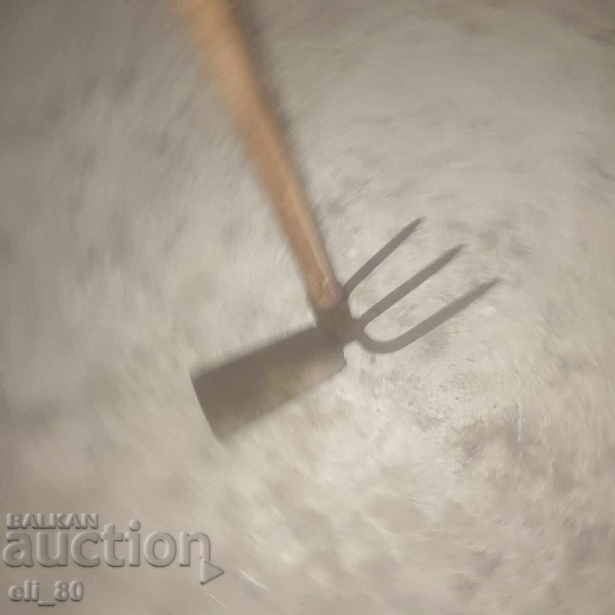 инструмент за градината с цена € 2.00 | 3.91 лв.