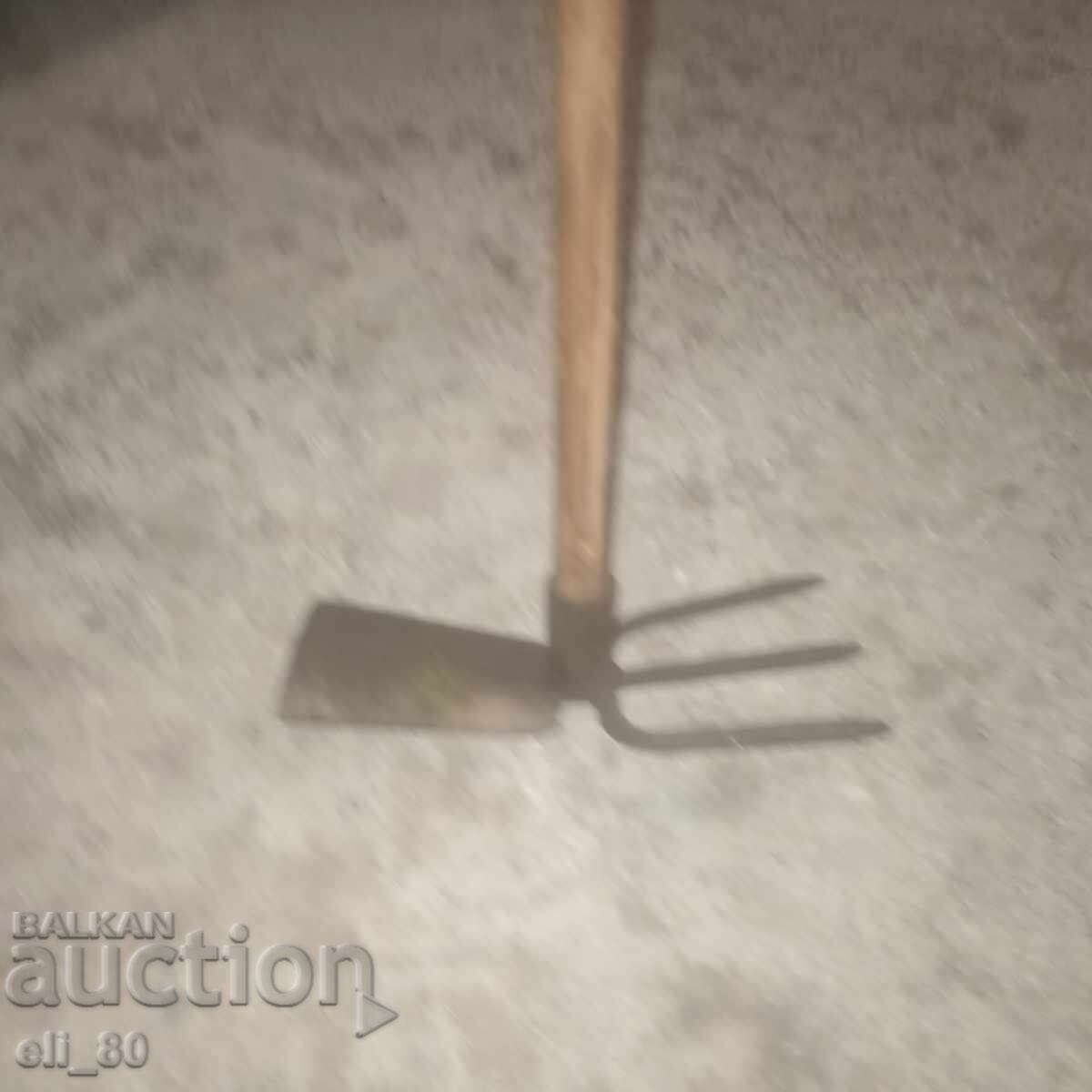 Аукцион инструмент за градината