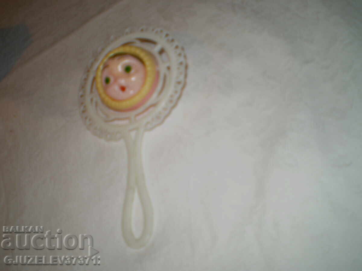 Аукцион Ретро  бебешка играчка Бакелитова дрънкалка от твърда пласма