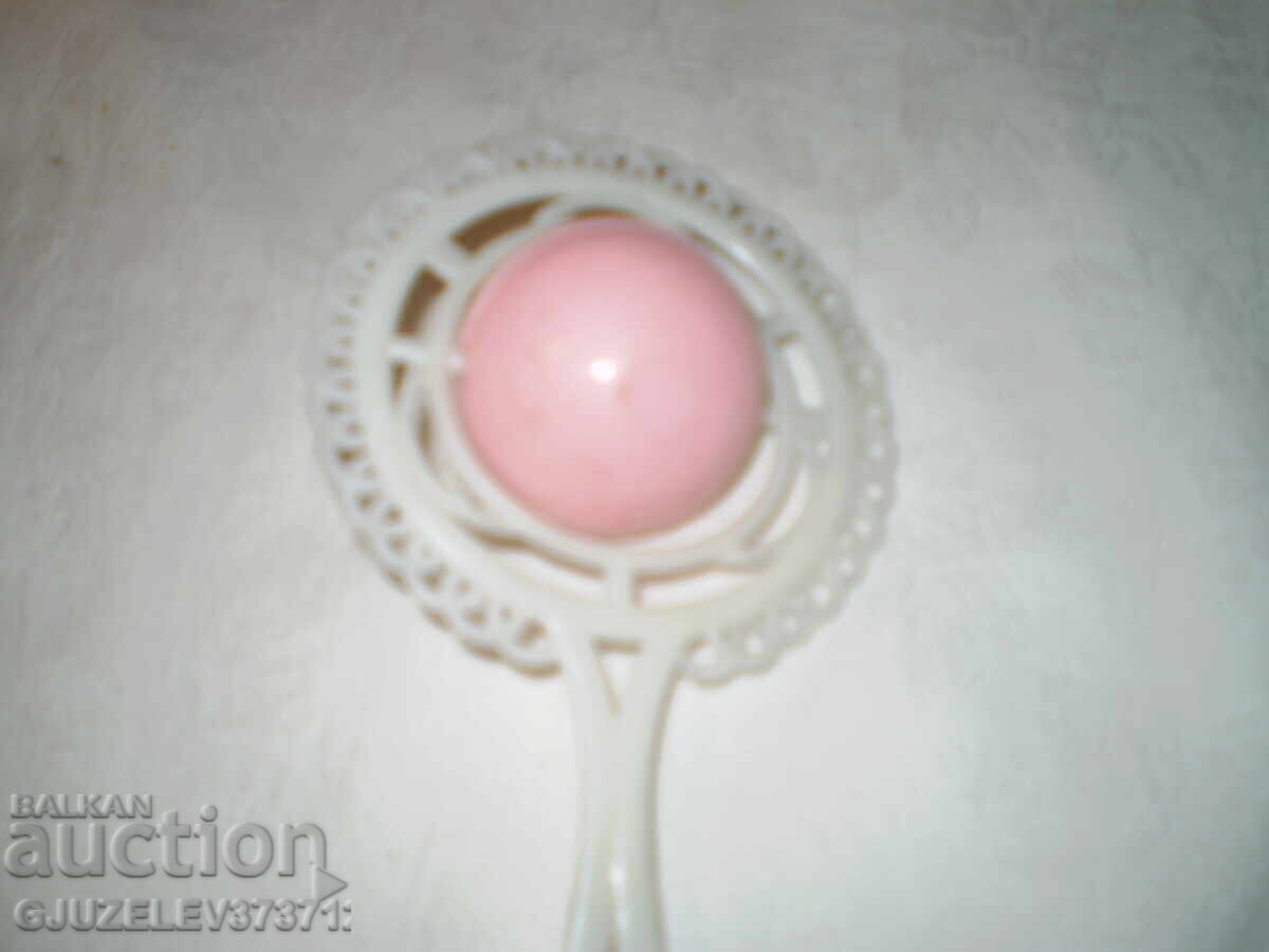 Доставка на Ретро  бебешка играчка Бакелитова дрънкалка от твърда пласма