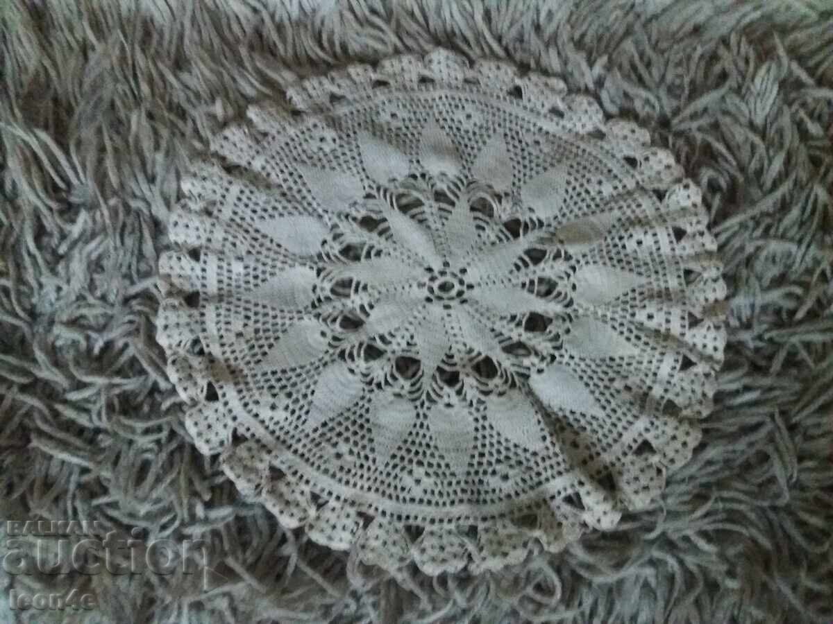 Покривка за маса на една кука мильо 42 см. с цена € 35.00 | 68.45 лв.