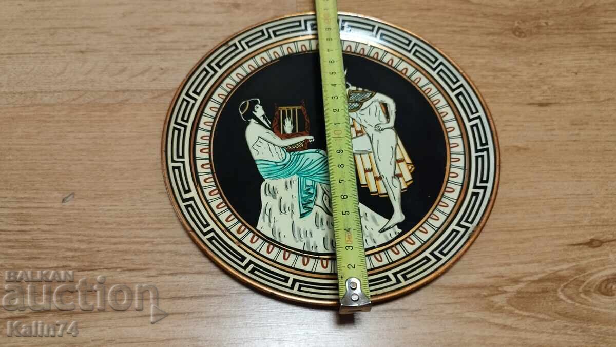 Красива чиния от Гърция. с цена € 11.50 | 22.49 лв.