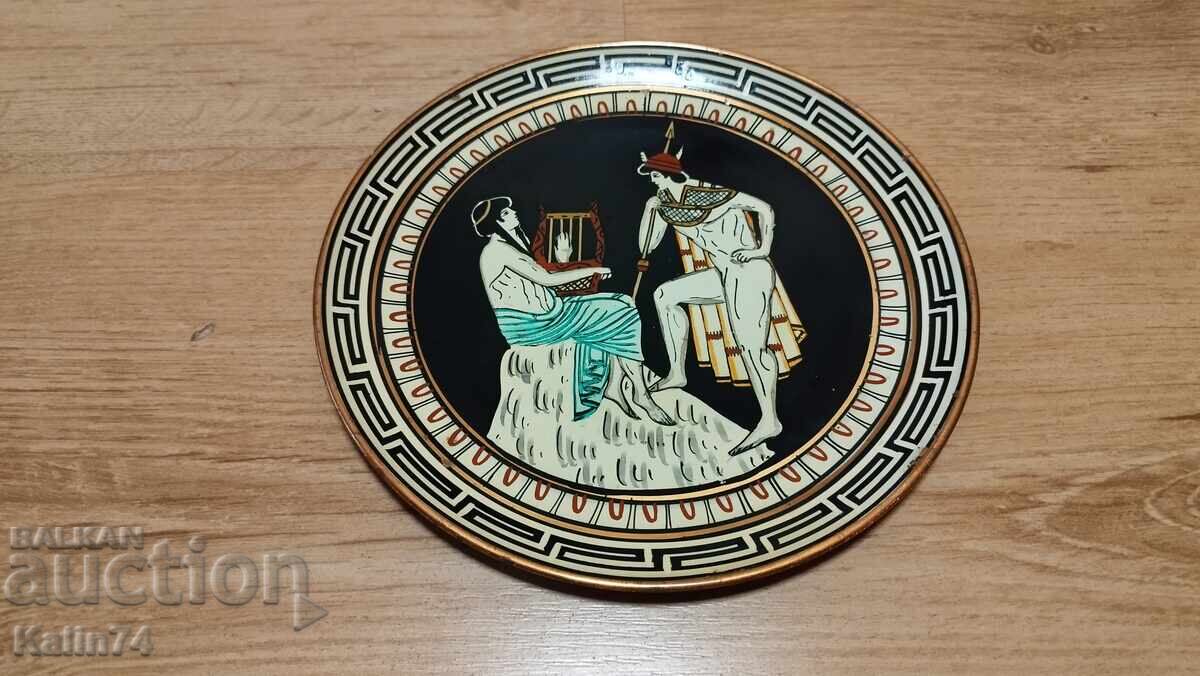 Красива чиния от Гърция.