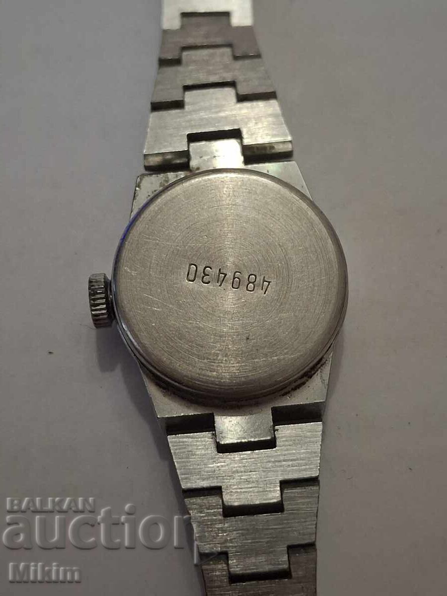 Ceas de damă Chaika cu preț € 0.01 | 0.02 BGN Ceas de damă Chaika cu preț € 0.01 | 0.02 BGN