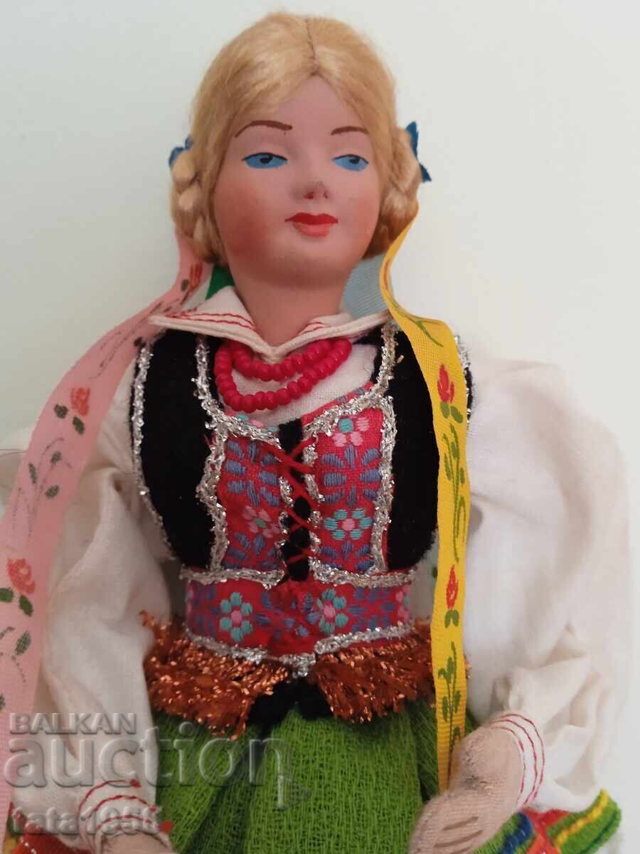 Păpușă în costum popular, înălțime 24 cm cu preț € 20.00 | 39.12 BGN