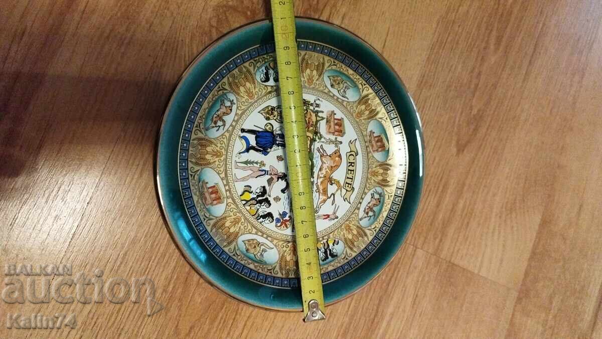 Красива чиния от Крит.Гърция с цена € 12.00 | 23.47 лв.