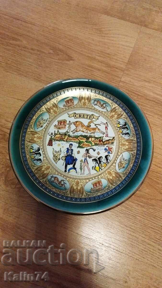 Красива чиния от Крит.Гърция
