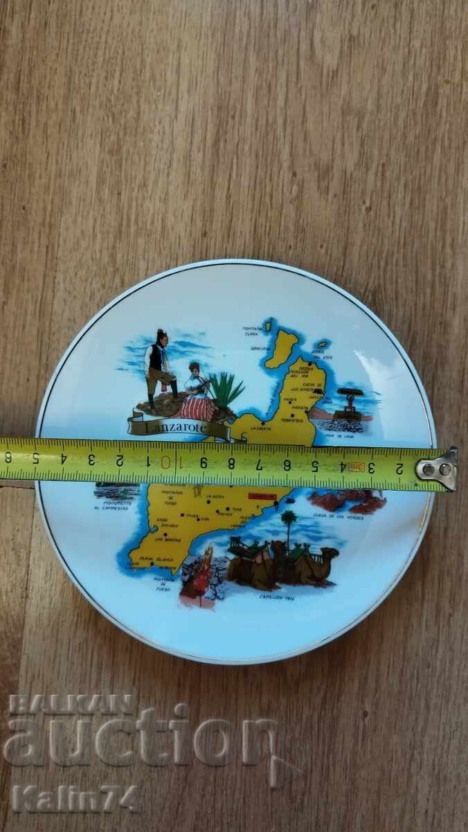 O farfurie frumoasă de porțelan cu vedere din Lanzarote, Spania cu preț € 8.00 | 15.65 BGN
