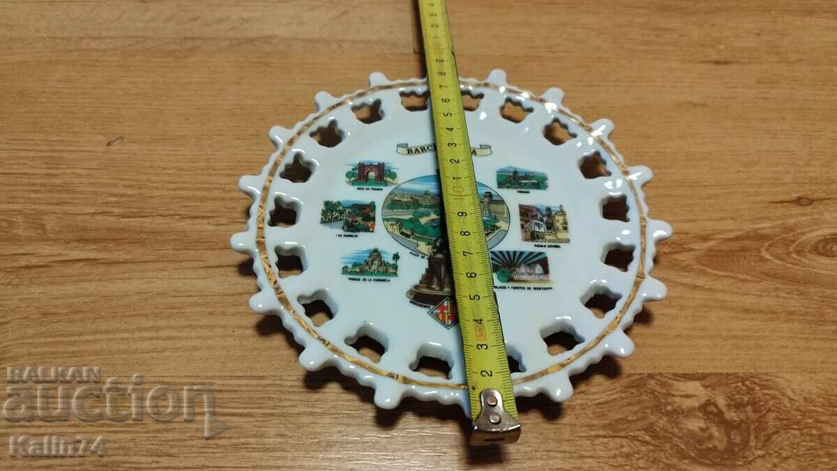 Beautiful porcelain plate from Barcelona. with price € 11.50 | 22.49 BGN Beautiful porcelain plate from Barcelona. with price € 11.50 | 22.49 BGN
