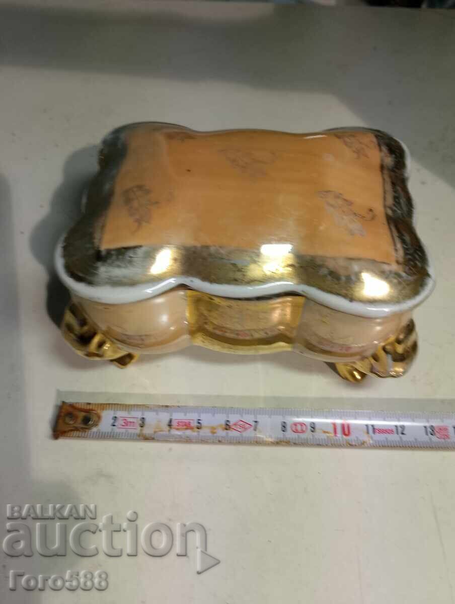 Порцеланова кутия - 6