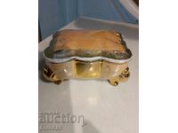 Κουτί από πορσελάνη