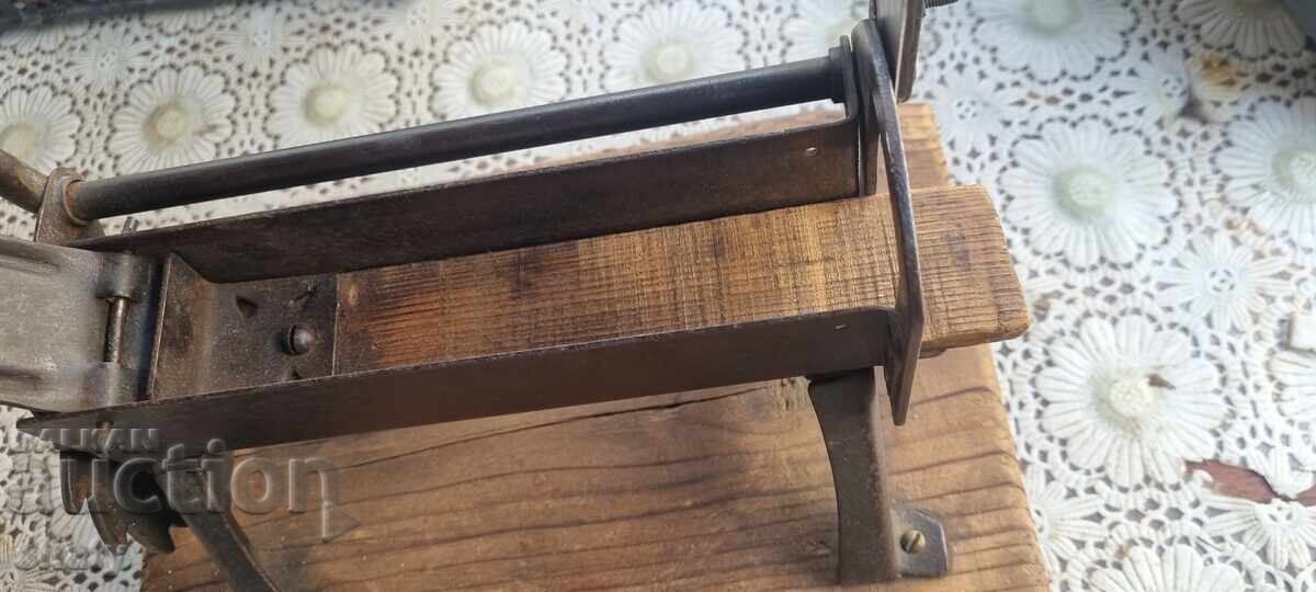 Guillotine for cutting tobacco - 5