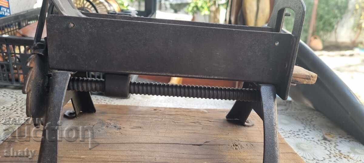 Guillotine for cutting tobacco - 6