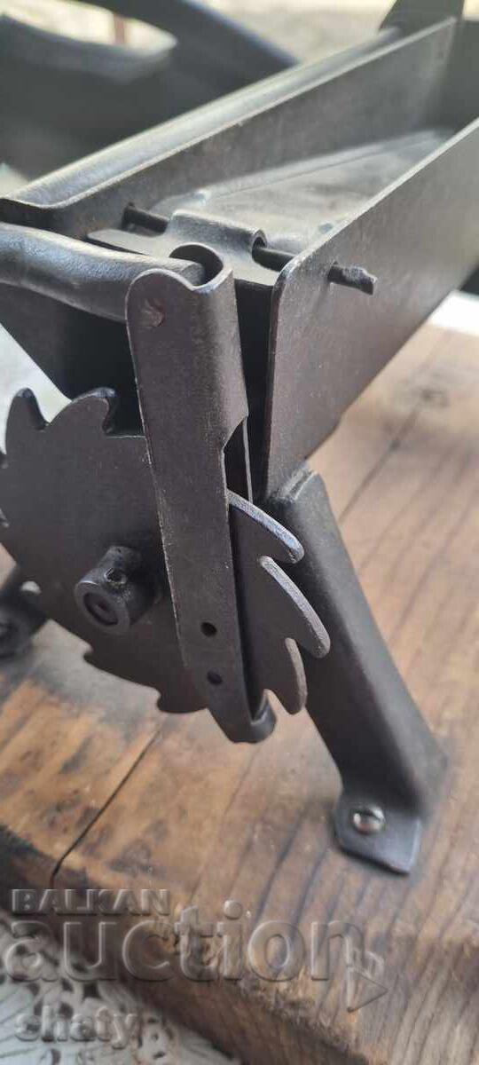 Guillotine for cutting tobacco - 7