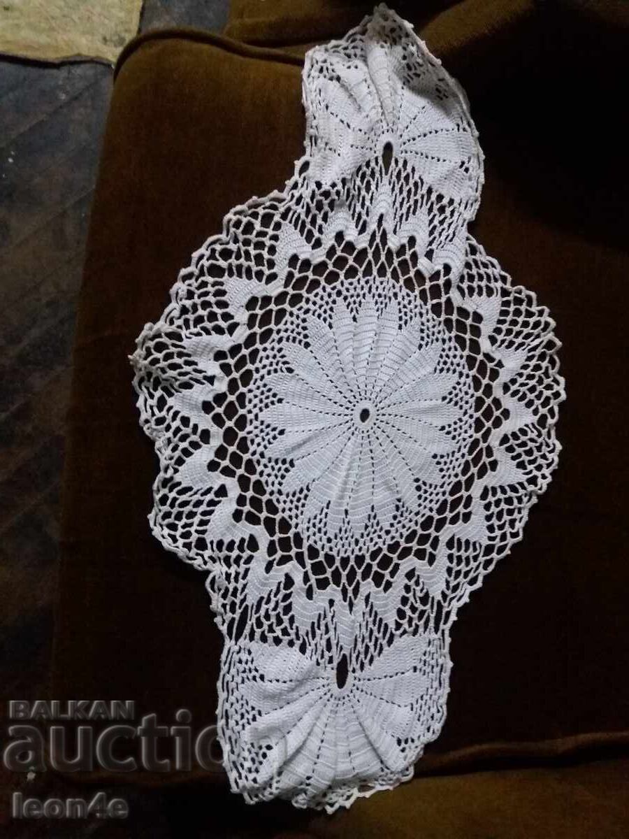 Față de masă croșetată model mileu 60/38 cm cu preț € 25.00 | 48.90 BGN
