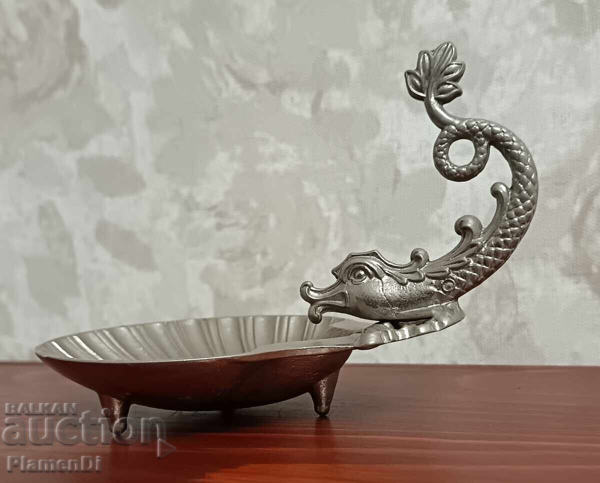 Винтидж купа, съд със форма на мида. с цена € 20.00 | 39.12 лв.