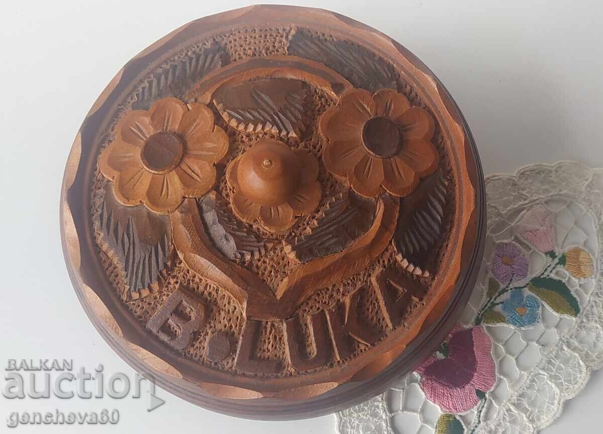 Licitație Cutie de bijuterii sculptată frumos