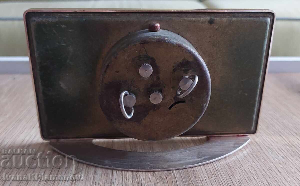 Παράδοση Ρολόι μηχανικό ρετρό για γνώστες