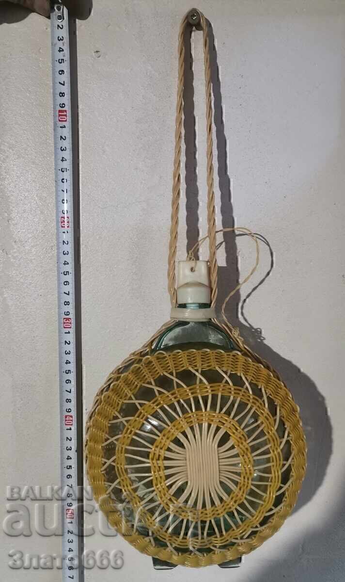 Sticlă veche de rachiu Sticlă veche de rachiu