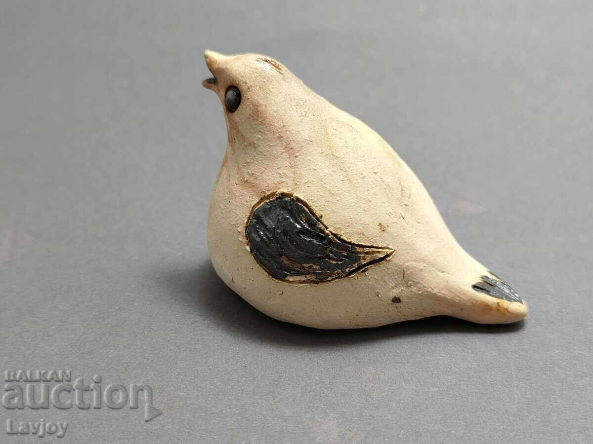 Παράδοση Παλαιό κεραμικό ειδώλιο πουλιού