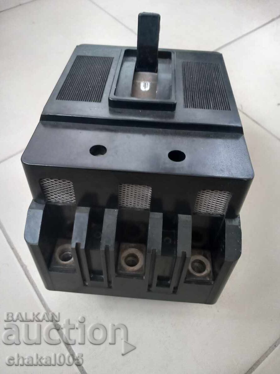 Licitație Întrerupător