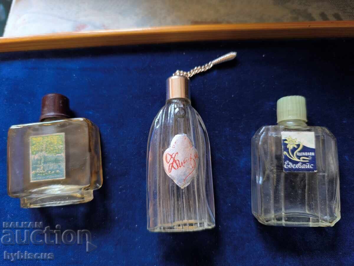 Παράδοση Παρτίδα από 3 παλιά σοσιαλιστικά μπουκάλια κολόνιας με ετικέτες