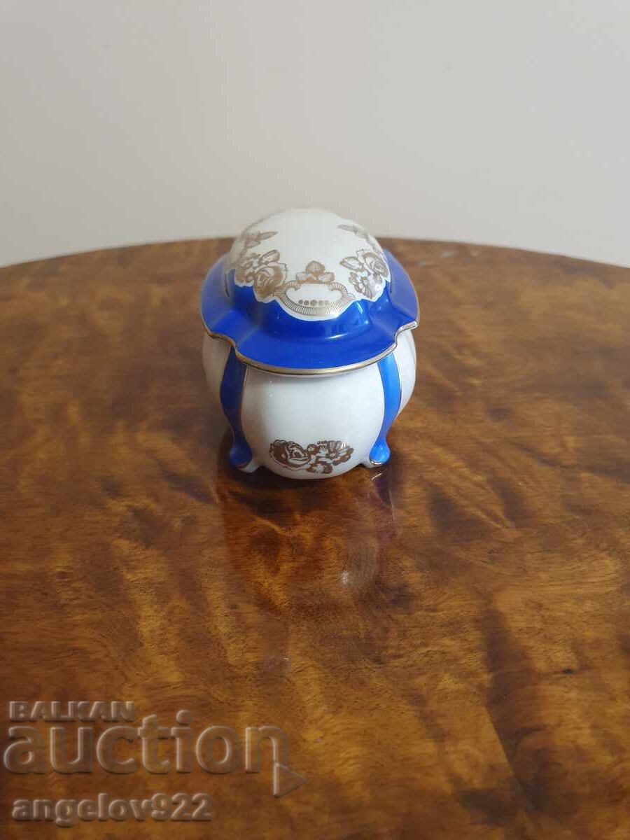 Аукцион Немска порцеланова кутия за бижута Oscar Schlegelmilch Аукцион Немска порцеланова кутия за бижута Oscar Schlegelmilch