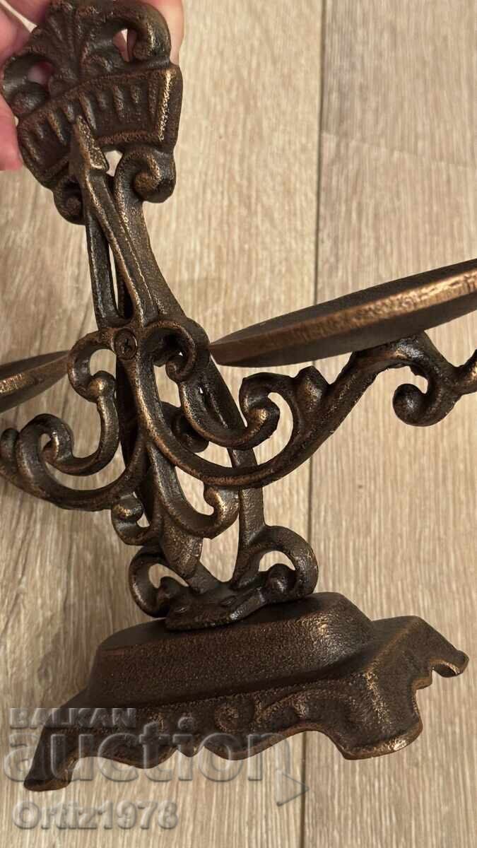 Auction  Cast iron solid middle weight - 1.36kg