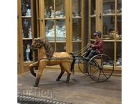 Αγαλματίδιο αμαξά και αλόγου εν κινήσει σαν καινούργιο