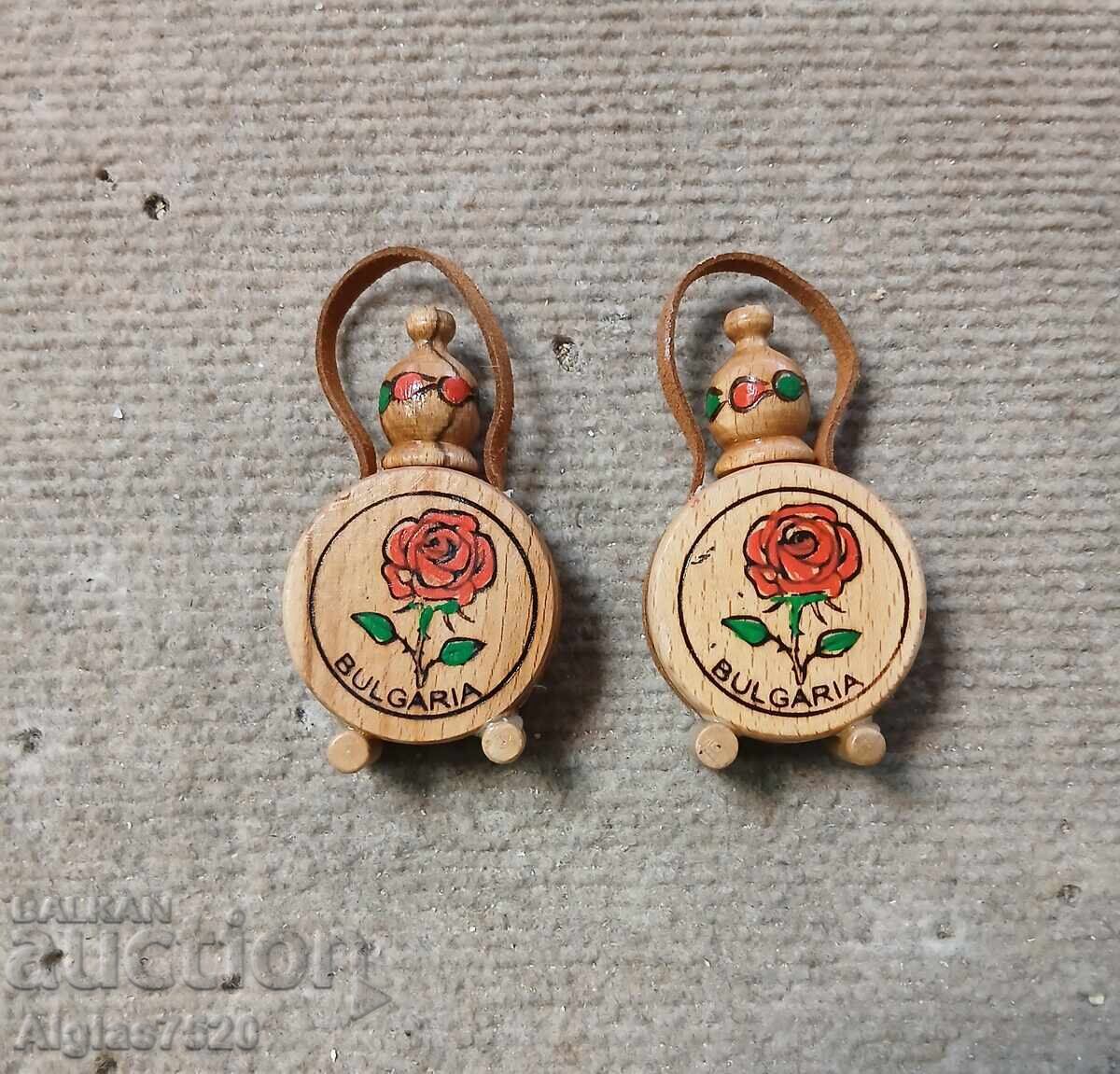 Доставка на 2 бр.дървени мускалчета за " Българска роза"