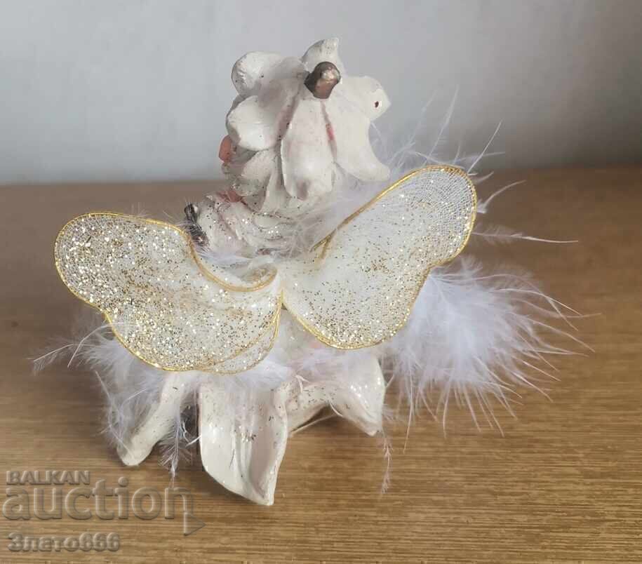 Decorațiune statuetă cu preț € 3.00 | 5.87 BGN Decorațiune statuetă cu preț € 3.00 | 5.87 BGN